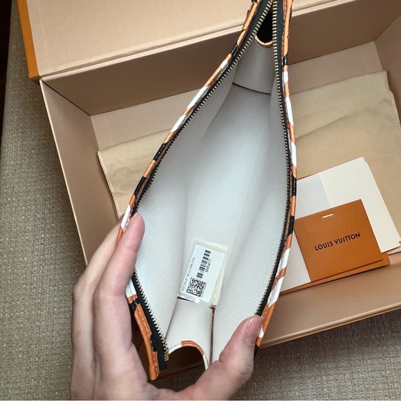 Louis Vuitton Monogram Giant Crafty Toiletry Pouch 26 NEW - Picture 6 of 9